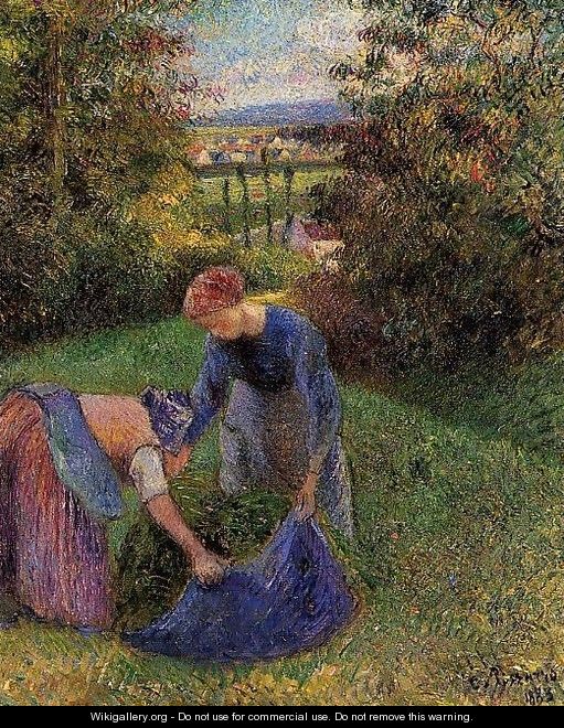 Women Gathering Grass - Camille Pissarro