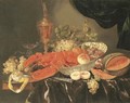 A lobster with grapes and a peach in a Wan-li 'kraak' porselein bowl, a silver-gilt cup and cover, a facon-de-Venise wine glass, a melon, a knife - Abraham Hendrickz Van Beyeren