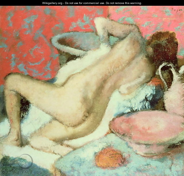 Woman drying herself 4 - Edgar Degas