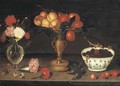 Peaches and plums in a tazza and a finch eating blackberries from a porcelain bowl - Francesco Codino