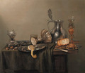 A silver salt-cellar and upturned tazza - Willem Gabron